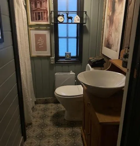 Stabbur Steinbekken, Back To Basic Primitive Overnight, No Shower, Shared Toilet * Eidsvoll