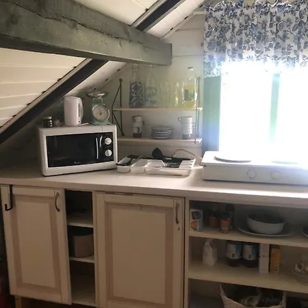 Stabbur Steinbekken, Back To Basic Primitive Overnight, No Shower, Shared Toilet אתר קמפינג Eidsvoll